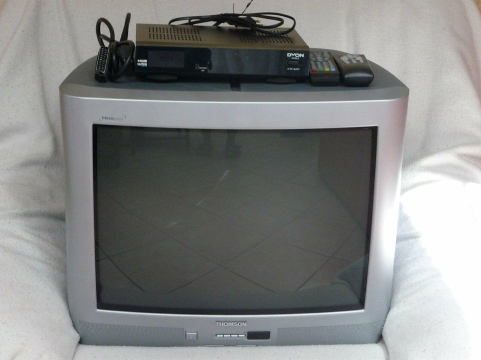 Portabler 21-Zoll TV + Receiver +Scart-Kabel in Runkel