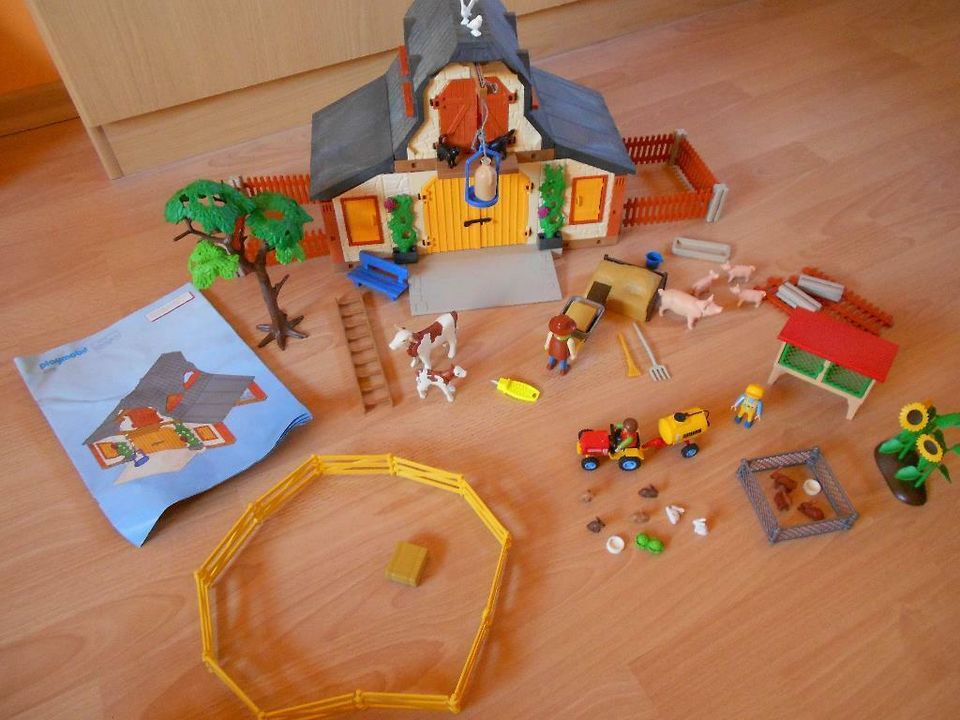 Playmobil Bauernhof 3072 mit viel Zubehör in Holzwickede