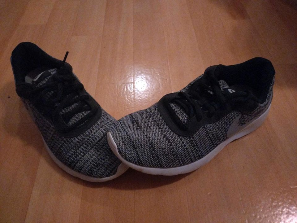 Nike Schuhe 37,5 in Bayreuth