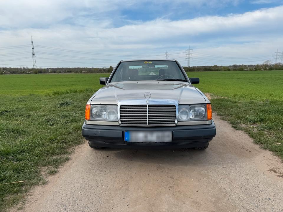 Mercedes Benz W124 300D Mopf Automatik, Schiebedach, 2 Hand in Darmstadt