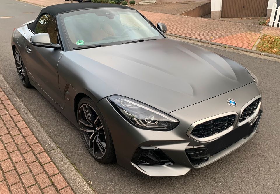 BMW Z4 - sDrive20i M Sportpaket  in Frozen Grey II metallic in Bebra