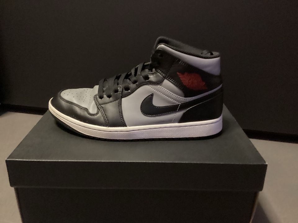 Nike Air Jordan 1 mid Größe 43 in OVP in Teltow