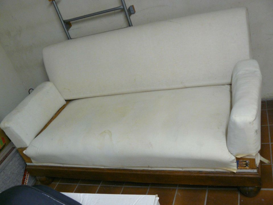 Antikes Sofa Vollholz Couch in Fachingen