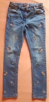 **ungetragen** blaue Hose Mädchen Jeans Blumen Stickerei Gr. 128 Baden-Württemberg - Ludwigsburg Vorschau