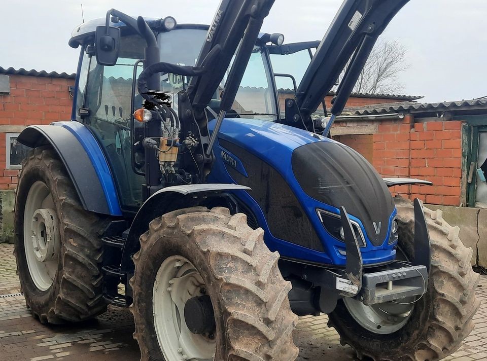 Valtra A114 MH4 mit Frontlader erst 592Bh !!! Bj. 2019 in Rees