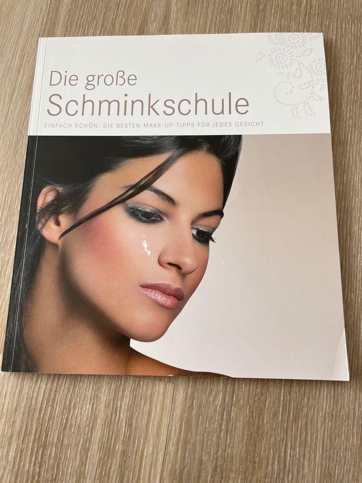 Buch: Die Große Schminkschule in Duisburg