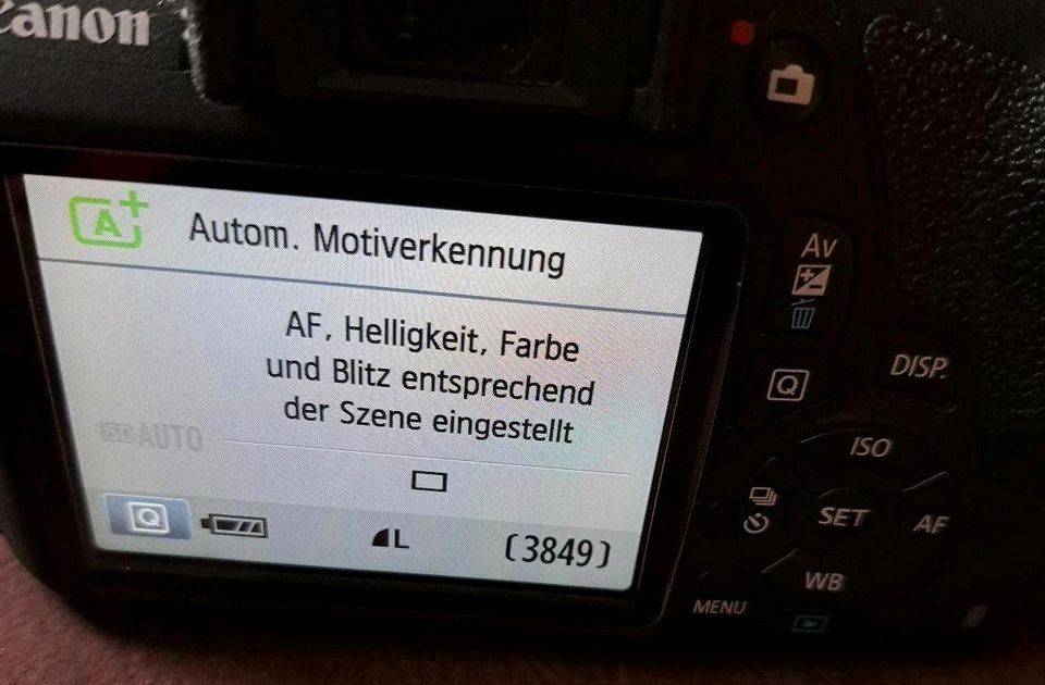 Canon EOS 1200D mit Zubehör in Halle