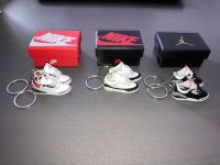 AJ3 Air Jordan 3 Retro miniatur Sneaker Paar mit Box / Anhänger Nordrhein-Westfalen - Langenfeld Vorschau