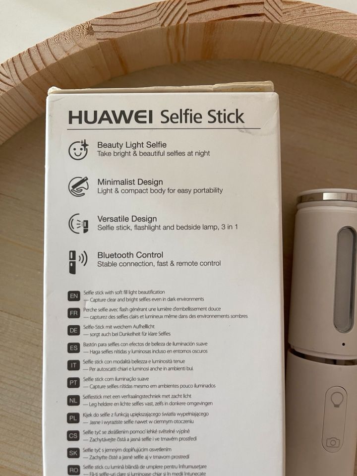 Huawei Selfie Stick with LED Beauty Light in Ulm