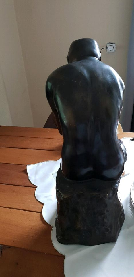 Bronzefigur,  "der Denker" 52 hoch und 9,1 Kilo schwer in Iserlohn