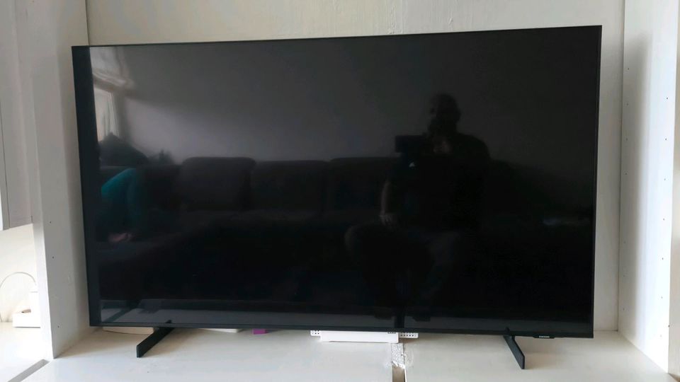 Der zum Verkauf stehende Fernseher der Marke Samsung wurde vor 2 in Kerpen