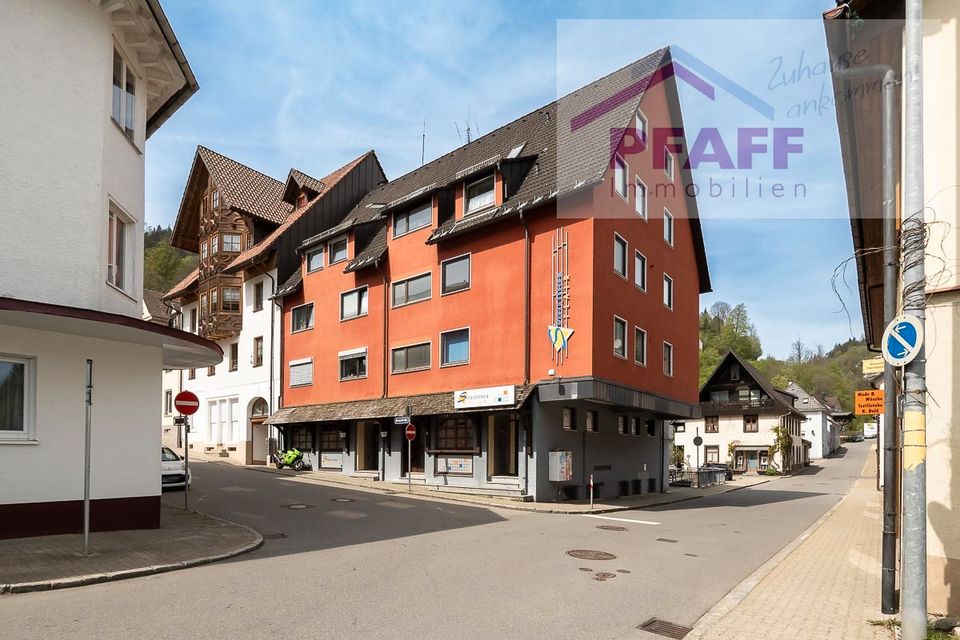 Zuhause ankommen in Triberg! 2 Zimmer-Wohnung im Zentrum mit sonnigem Balkon und Stellplatz in Triberg