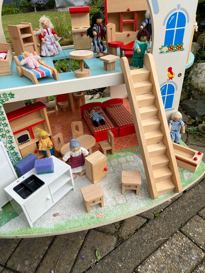 Puppenhaus für Kinder, 2 Etagen,mit komp.Einrichtung u.Püppchen in Wegberg