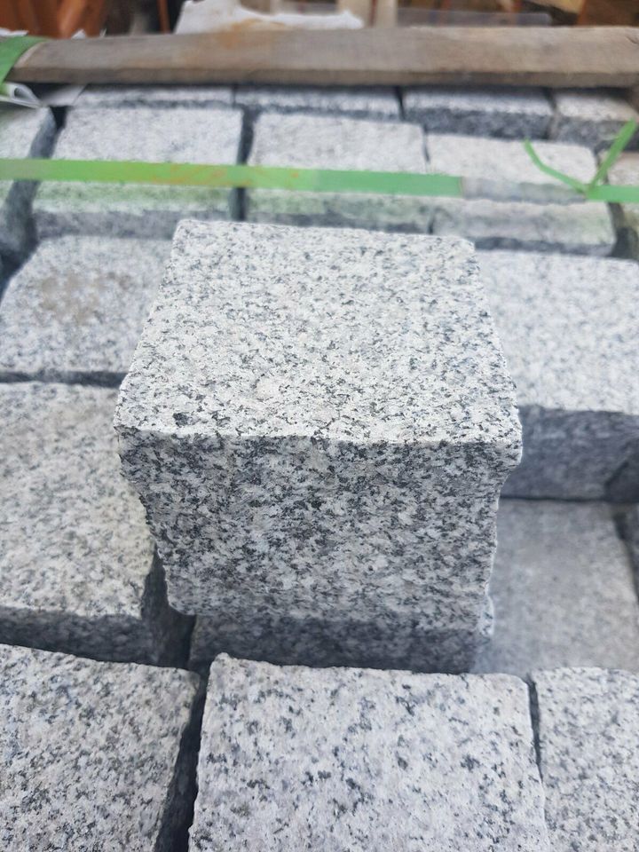 Granit Kleinpflaster 10x10x8cm geflammt Oberfläche /  US gesägt in Nünchritz