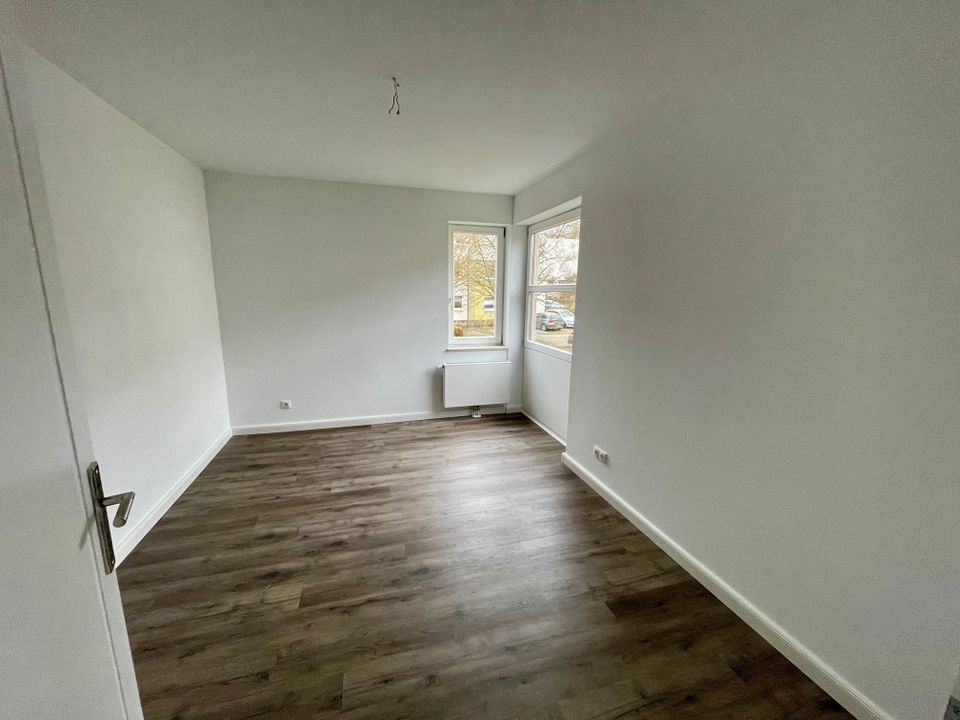KERNSANIERTE  3-Zimmer Wohnung,  mit Tiefgarage, 2 Stellplätzen, Lift und Balkon in Schwerin