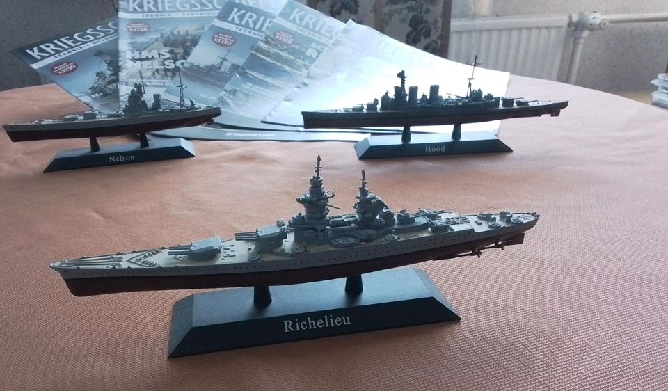 5 Stück Modellschiffe 1:1250 Alliierte Kriegsschiffe in Halle