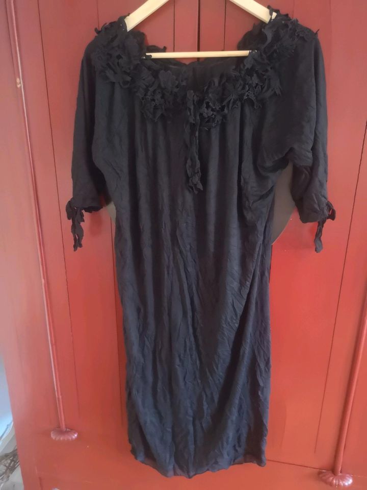 Schwarzes Kleid in Senden