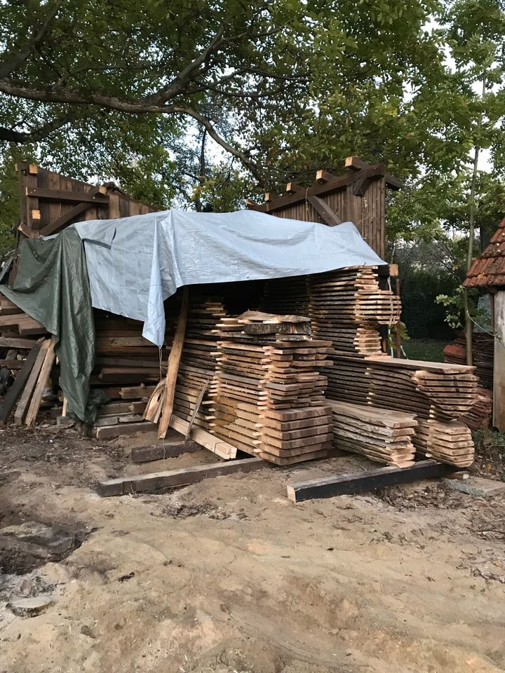 Walnuss Holz aufgesägt getrocknet, Dielen, Bohlen, Bretter, Möbel in Plüderhausen