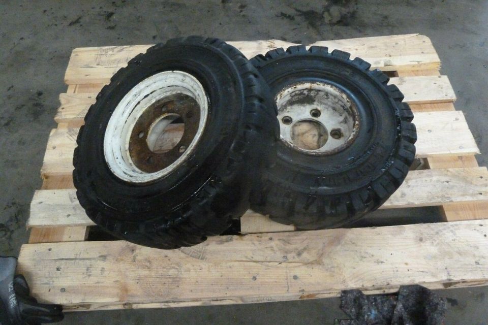 Stapler Reifen Vollgummi Gebraucht mit Felgen in Waldbröl