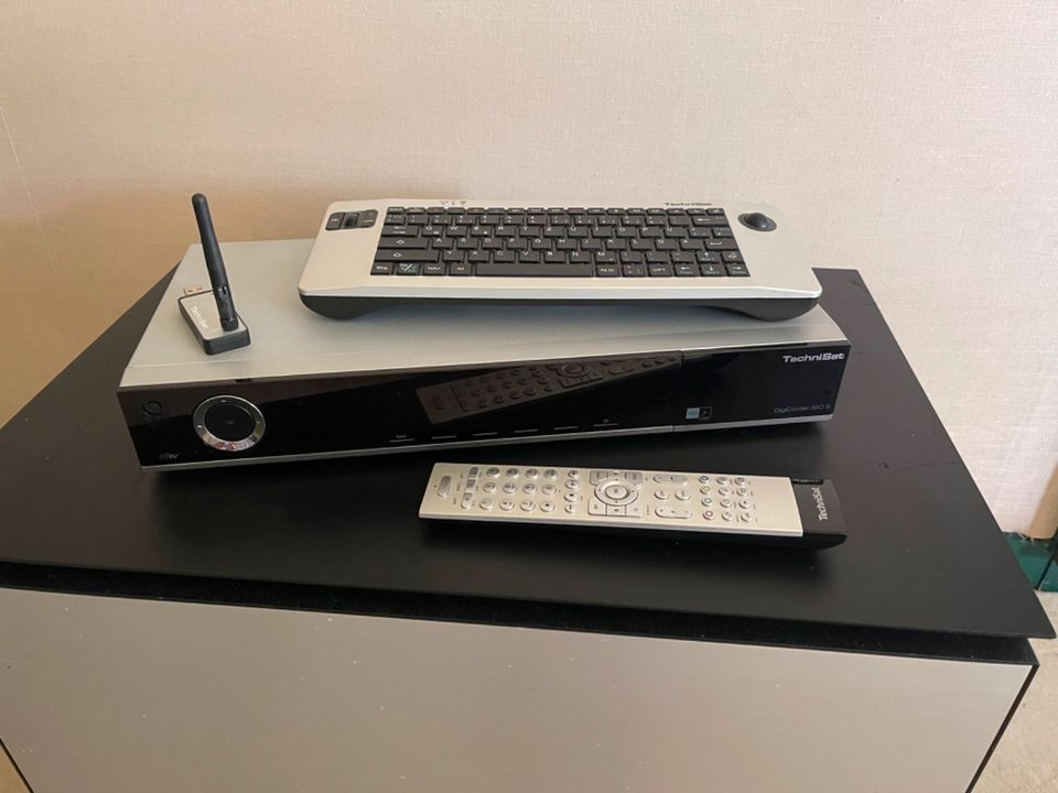 Technisat DIGICORDER ISIO S1 1TB mit Wlan und Tastatur in Odenthal