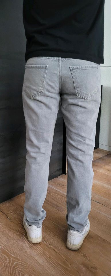 Boohoo MAN Herren Jeans grau used wie neu Gr.W32 in Oberhausen