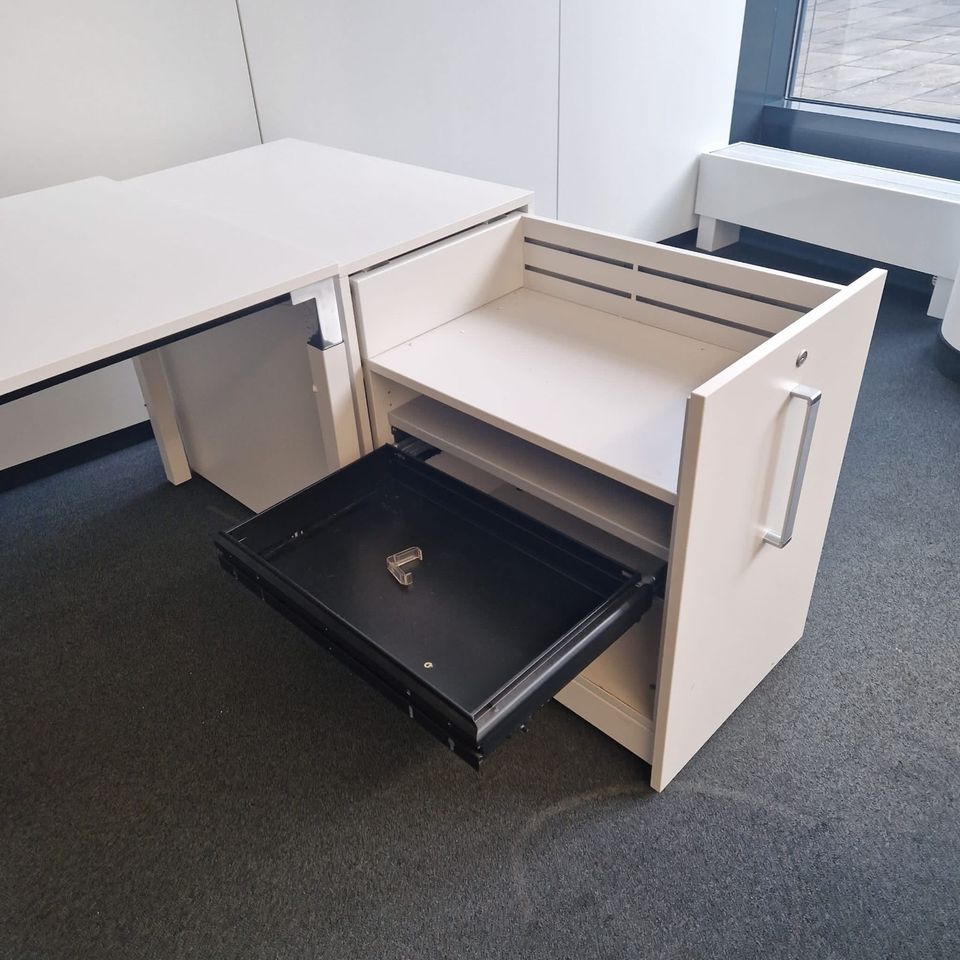 15 x Steelcase / Schreibtisch / Bürotisch / Büromöbel / Büroarbeitsplatz / Büro in Linden