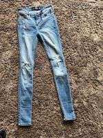 Hollister Mid-Rise Super Skinny Gr. 0R w24/L30 Nordrhein-Westfalen - Wachtberg Vorschau