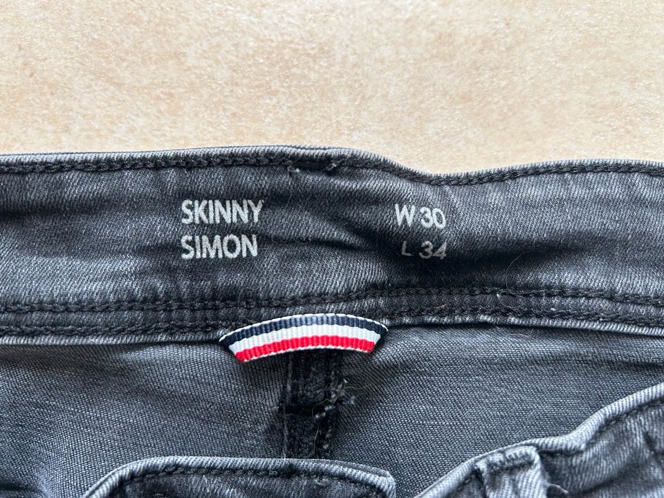 Tommy Hilfiger Jeans Simon Skinny 30/34 in Celle