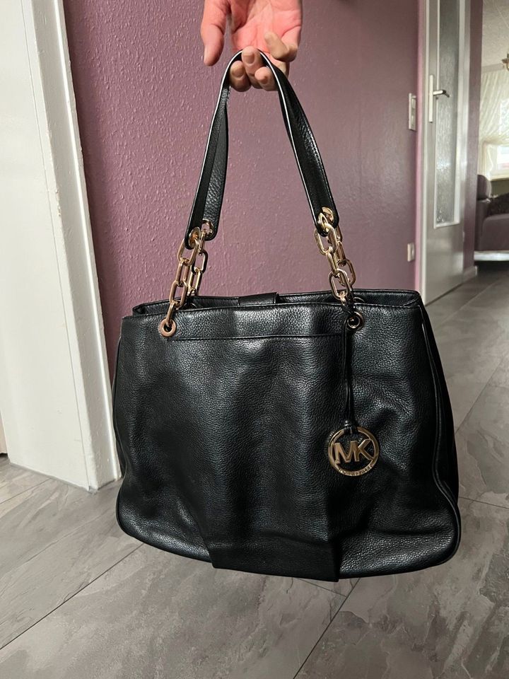 Michael Kors Damen-Handtasche/Umhängetasche Black..Neuwertig in Hamburg