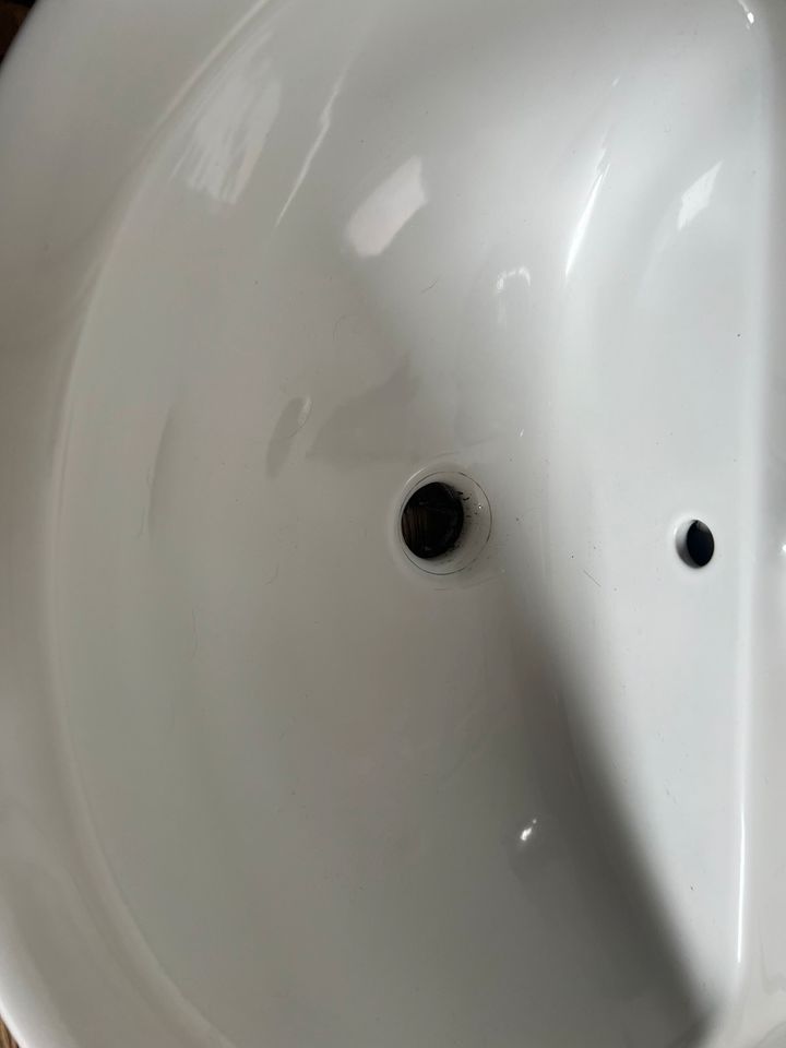 Ideal Standard Waschbecken weiß mit Grohe Armatur / Wasserhahn in Halver