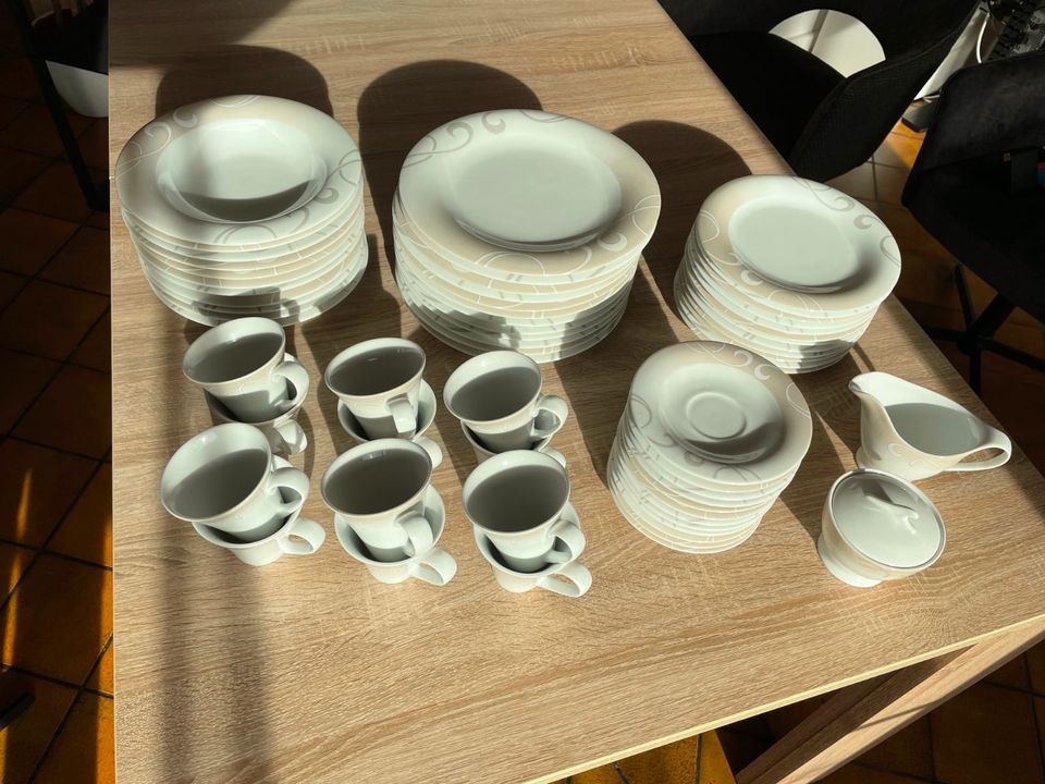 Creatable Finesse Marron, Geschirr Kombiservice Set 62-Teilig in  Nordrhein-Westfalen - Bornheim | eBay Kleinanzeigen ist jetzt Kleinanzeigen