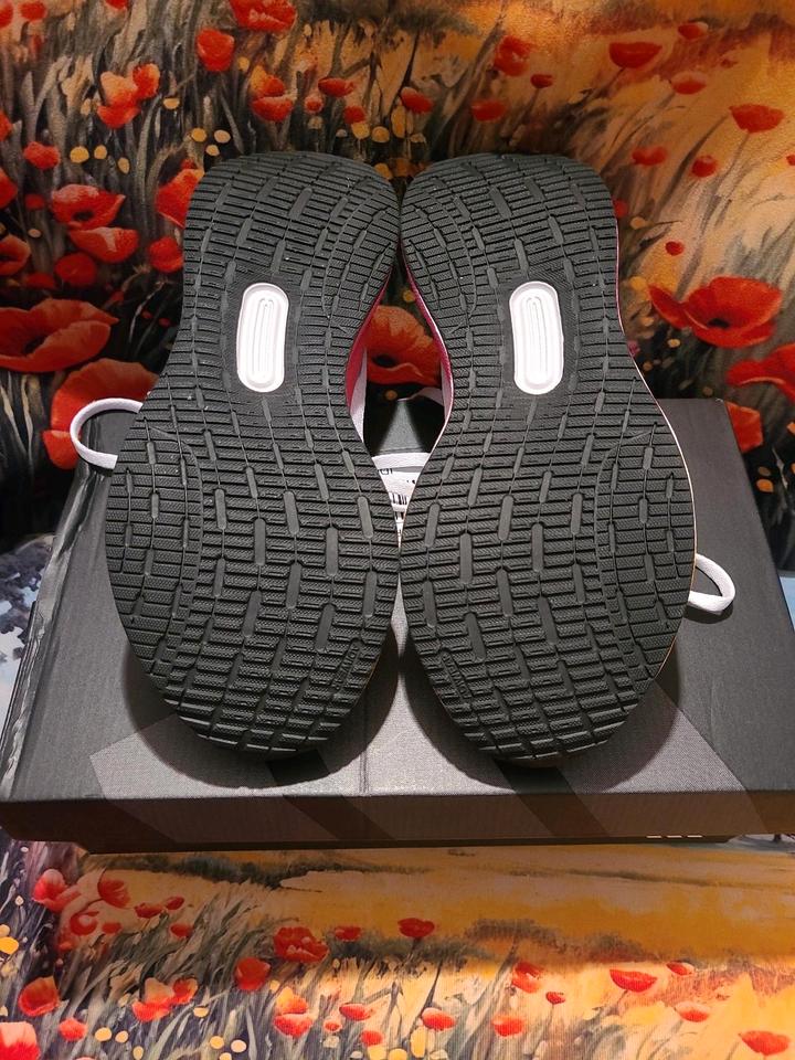 Ortholite - NEUE- RUNFALCON Schuhe in Gr. 5 W (38)+Regenbogenrand in Berlin