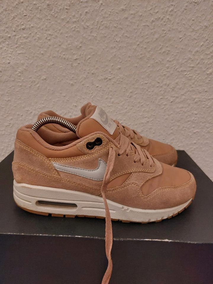 Nike Air Max 1 Damen Schuhe Grösse 37.5 NP149 in Berlin