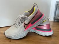 Nike Flyknit in 40.5 Frankfurt am Main - Gallusviertel Vorschau