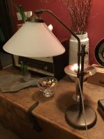 schöne alte Lampe Industrie Design Tischlampe Messing Opalglas Nordrhein-Westfalen - Schmallenberg Vorschau