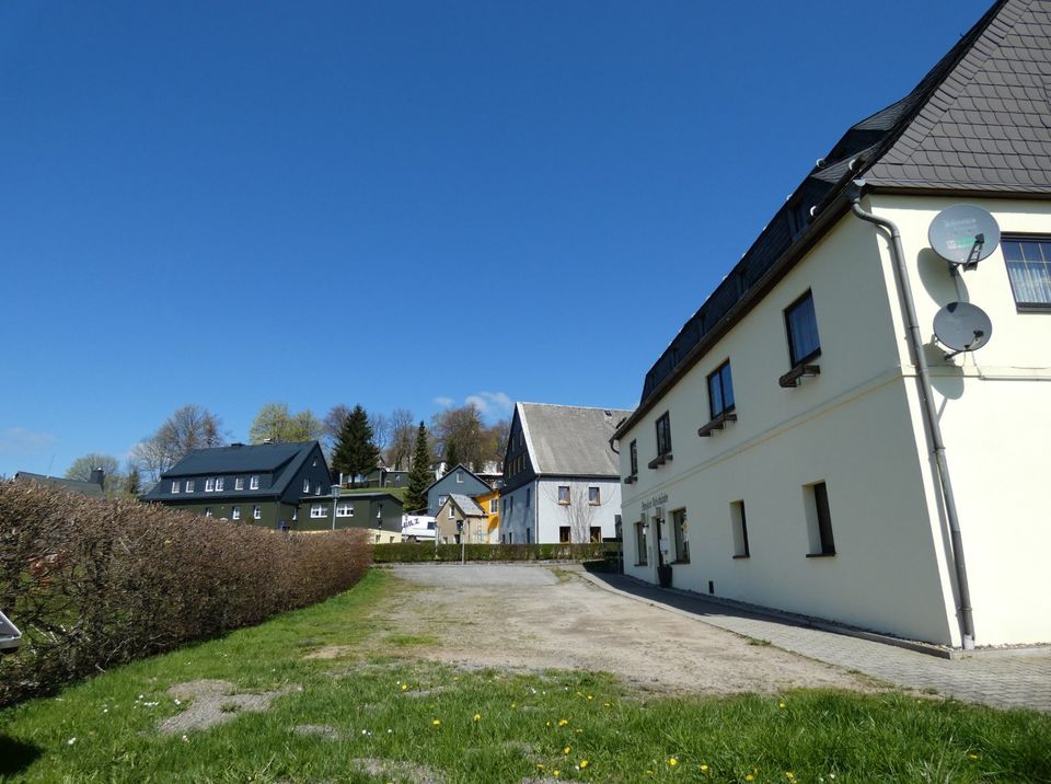 Gut gebuchtes, voll ausgestattetes Gästehaus / Pension (14 Zimmer) mit 1.230 m² Grundstück in idyllischem Tourismusort Deutschneudorf bei Seiffen in Kurort Seiffen