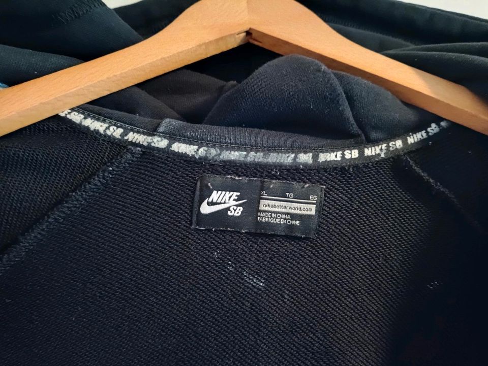 Nike SB Zip Hoodie Kapuzenpullover schwarz Gr. M in Kiel
