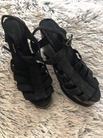 Sandalen in Schwarz mit Keilabsatz in Animalemuster Baden-Württemberg - Schopfheim Vorschau