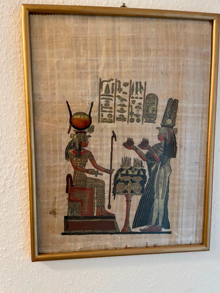 Papyrusbild „König Tutanchamun Opfergabe Isis“ in Düsseldorf