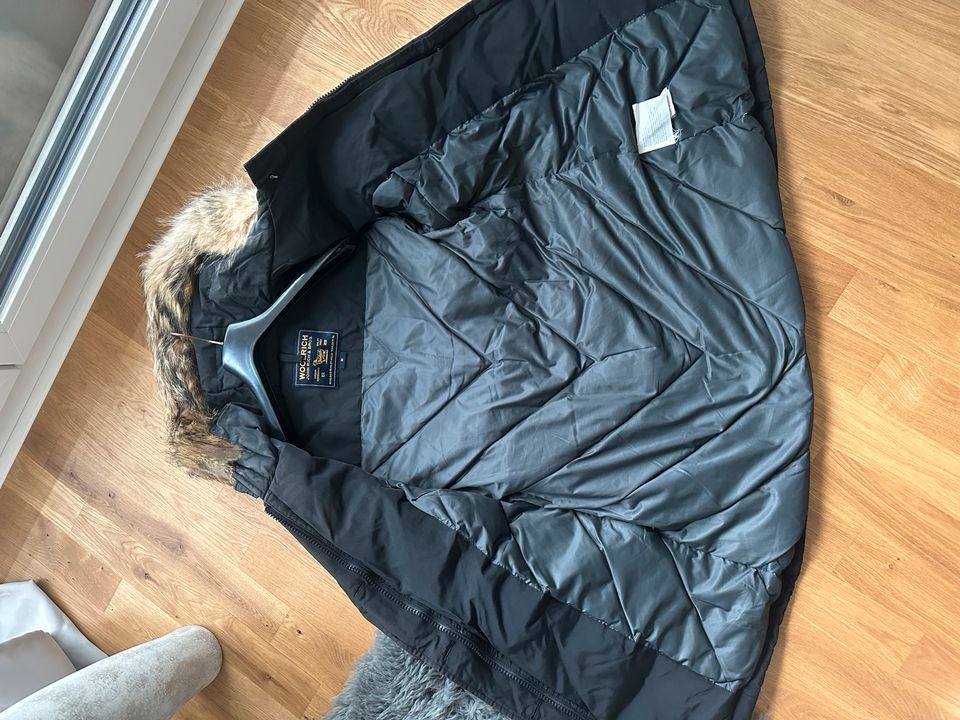 Woolrich Parka Schwarz Größe M in Düsseldorf