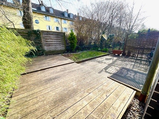 Helle, gepflegte Garten-Masionette-Wohnung mit EBK und TG Platz! Sehr ruhige Anliegerstraße! in München