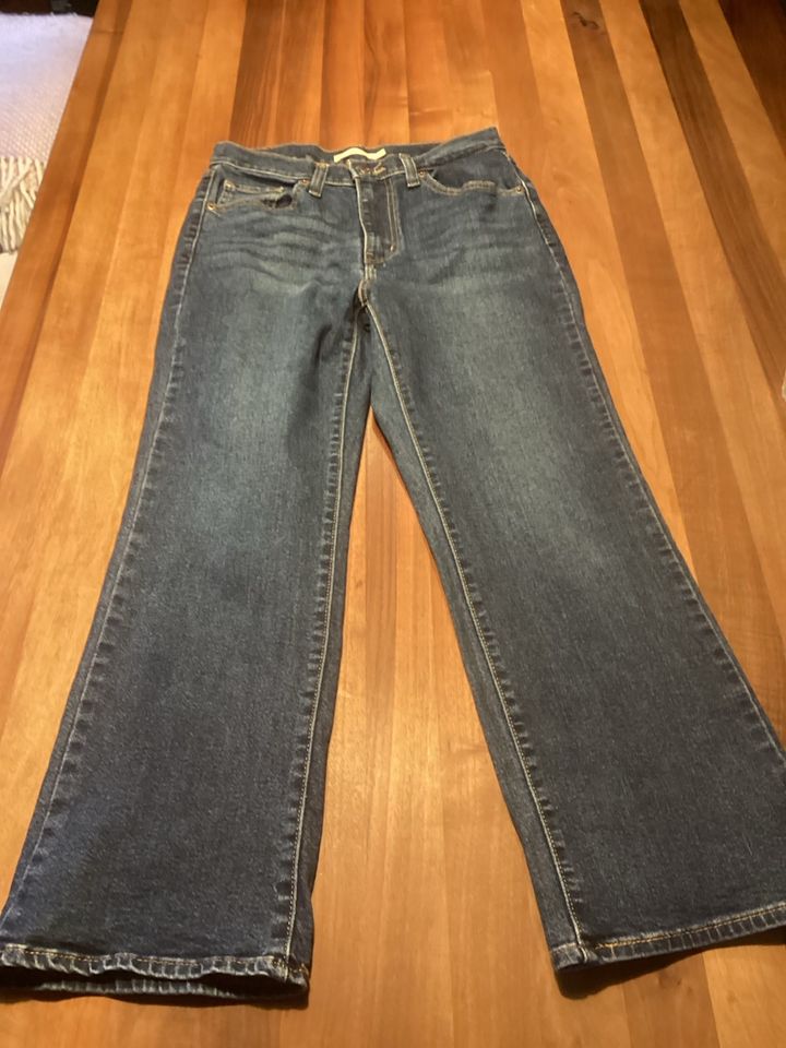 Levi’s Damenjeans w28 L27, high waisted Crop flaire in Werther (Westfalen)