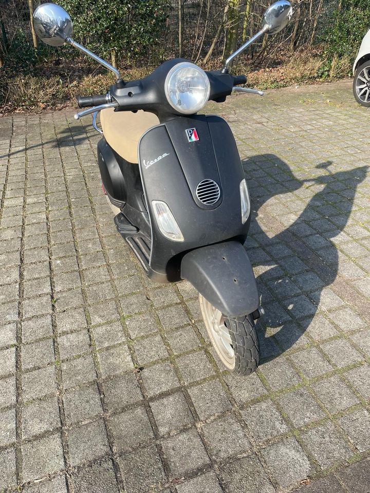 Vespa LX 50 2Takter in schwarz matt lackiert in Bremen