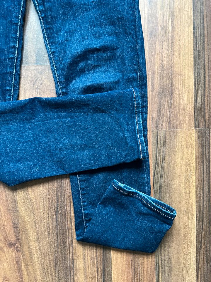 Levi’s Jeans Hose 28W/30L in Frankfurt am Main