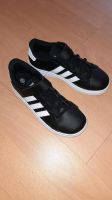 Adidas Kinderturnschuhe Klett schwarz weiß Größe 31,5 NEU Bayern - Untersiemau Vorschau