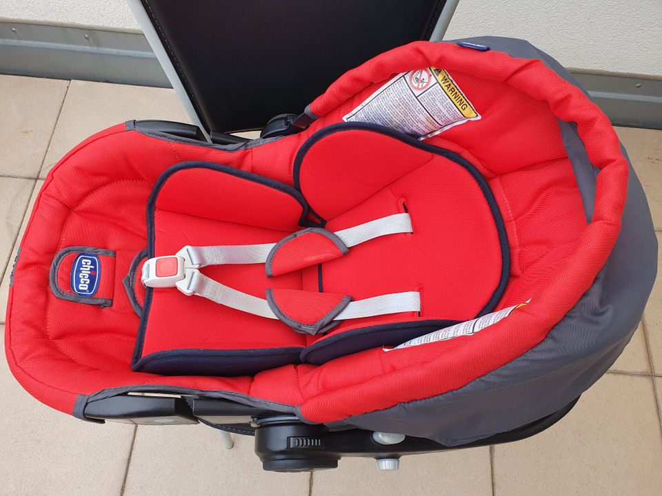 Chicco Babyschale Autositz 0 - 13 kg Gruppe 0+ rot schwarz in Düsseldorf