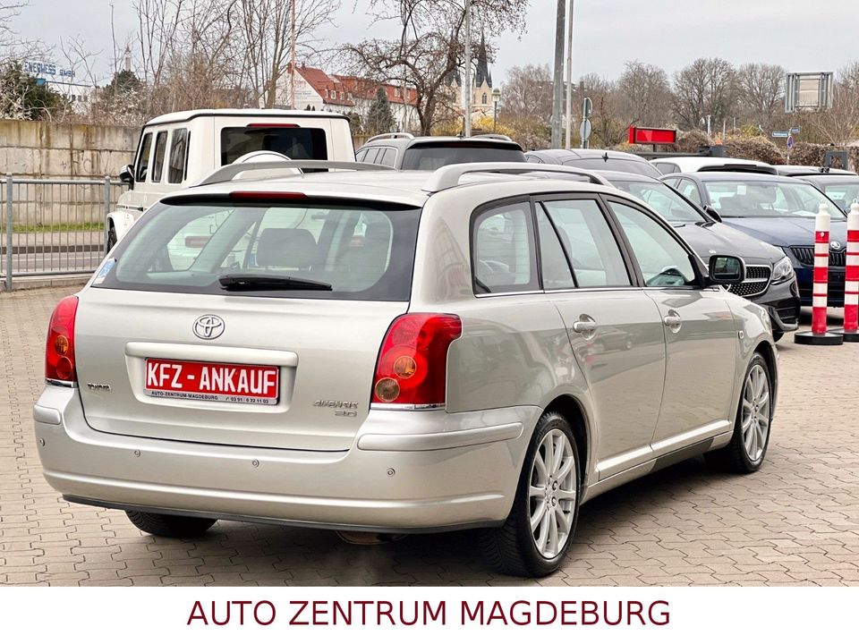 Toyota Avensis Kombi 2.0Executive ROLLSTUHLFAHRER UMBAU in Magdeburg