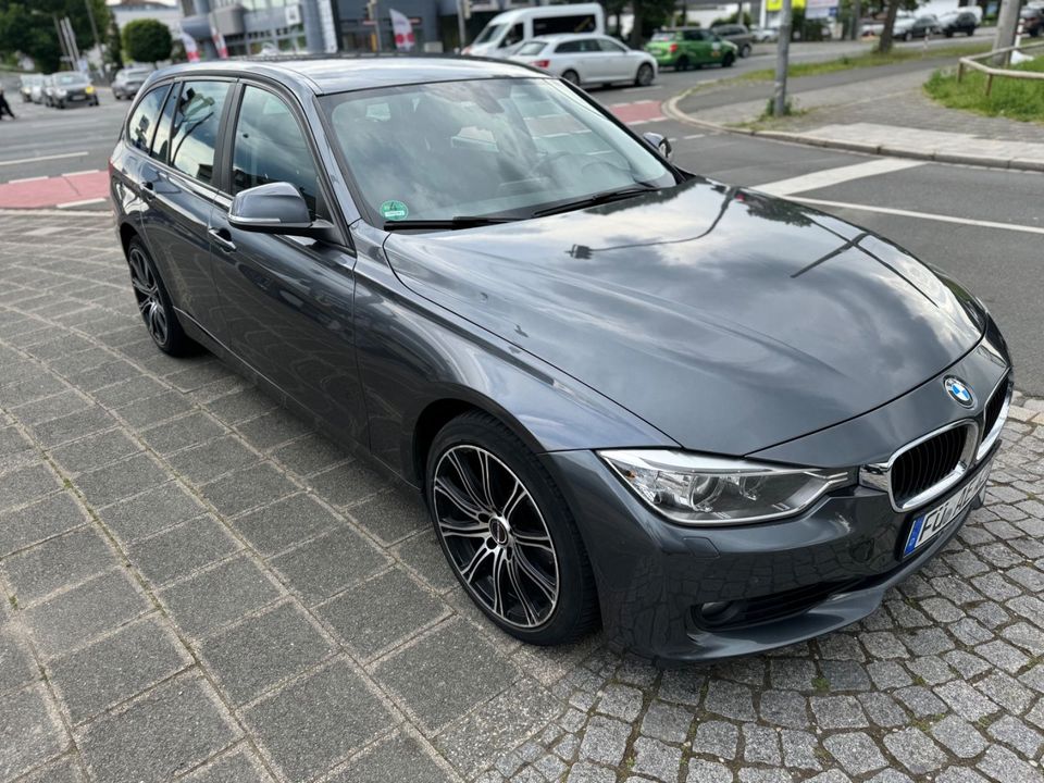 BMW 318 Touring Navi*Xenon*PDC in Nürnberg (Mittelfr)