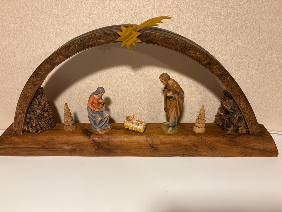 Große Krippe/ Schwibbogen mit geschnitzten Holzfiguren 15cm in Bernsbach 