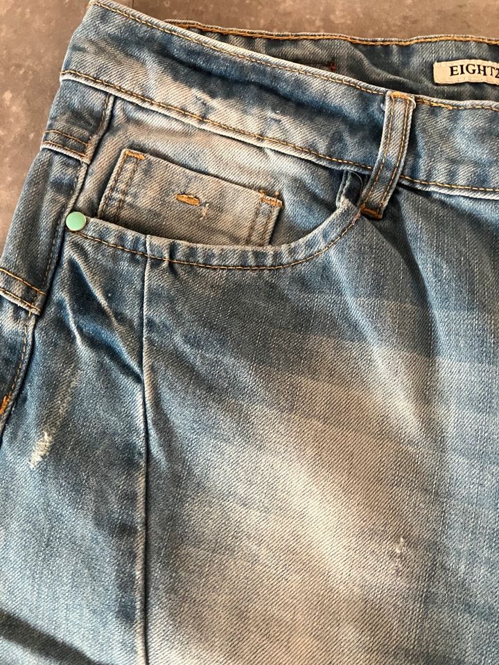 Jeans Marke EIGHT2Nine GR.XL helle Waschung in Bad Segeberg